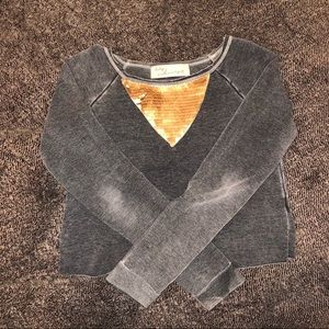 Grey cropped sweater with gold sequins